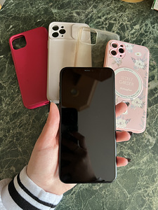 iPhone 11 Pro Max 64 GB (2 foto / 6)